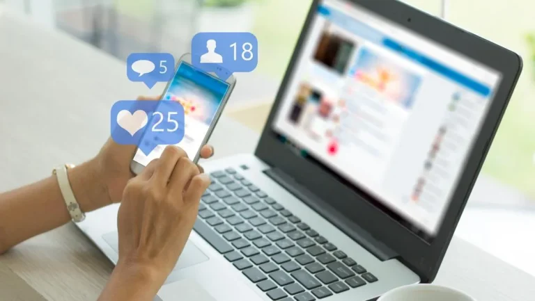 Era Informasi Ketika Jejaring Digital Menjadi Pilar Utama Eksistensi Sosial Dan Ekonomi